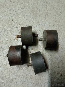 Škoda 105L 120L silenbloky motoru - 2
