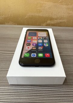 Apple iPhone SE 2022 128GB black, Top stav - 2