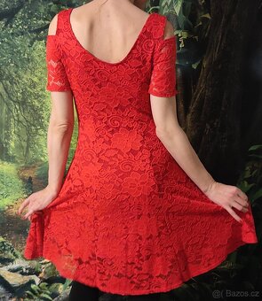 Set krásného oblečení šaty, kabát, triko - 2