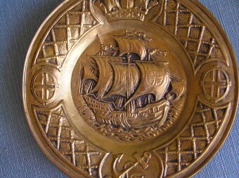 Mosazný talíř s plachetnicí - 2