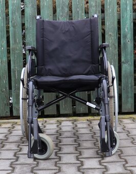 032-Mechanický invalidní vozík Tomtar. - 2