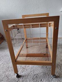 Servírovací stolek světlý. - 2