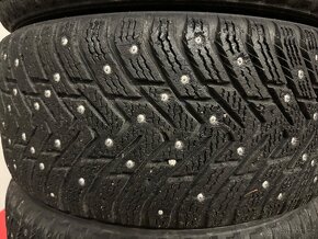 Pneu s hroty 235/45R17 - 2