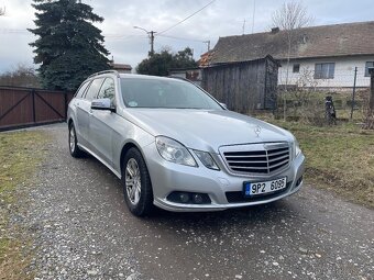 Mercedes-Benz E200,Navi,Tažný,Alu - 2