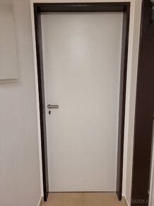 Plné dveře bílé 80L s dozickým zámkem. - 2