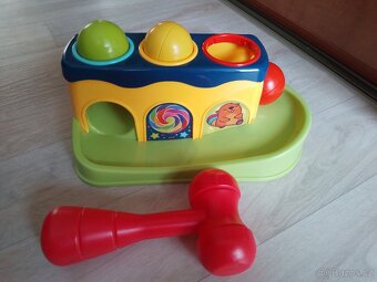Barevná zatloukačka s kladívkem a míčky - 2