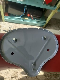 Podsedlovy plech Jawa pérák 250 - 2