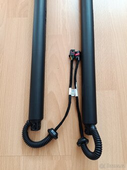 Elektrické vzpěry kufru pro Škoda Karoq - 2