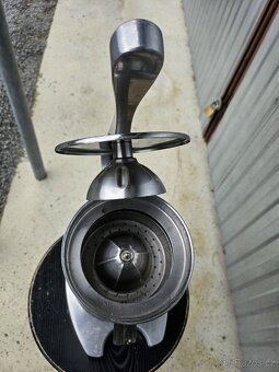 Lis odšťavňovač elektrický celokovový na citrusy profi - 2