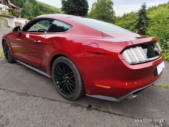 Ford Mustang, v krásném stavu, nové v ČR. Najeto 60 tis km - 2