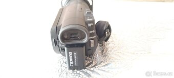 Sony HandyCam FDR-AX100E - 2