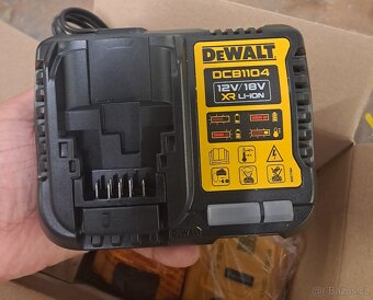 SET - DeWalt DCB1104P2 NABÍJEČKA + akumulátor 2x 5.0Ah 18V D - 2