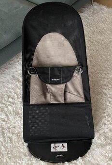 BABYBJÖRN houpací lehátko Soft Mesh Black/Gray - 2