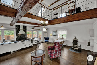 Rodinný dům / usedlost o dvou bytových jednotkách s pozemkem - 2