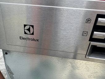 Myčka na nádobí ELECTROLUX ESI 5540 LOX - 2
