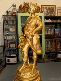 Velká socha plastika rolníka s chlapcem - 2