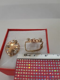 Zlaté náušnice se třemi kamínky - 2