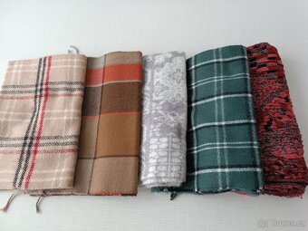 Šály, čepice, kravaty, plédy - 2