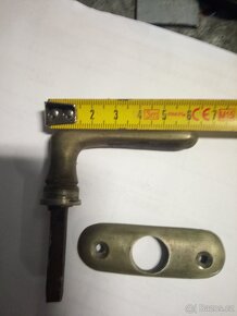 Okenní klička a - 2