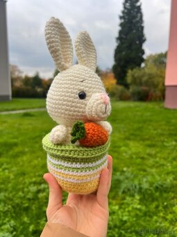 Háčkovaná hračka - velikonoční zajíček - 2