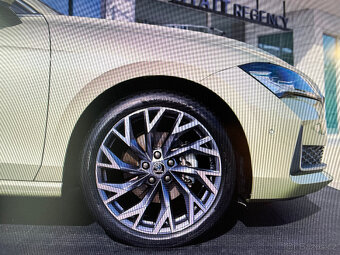 R.V 2024 NOVÁ ORIGINÁL ZIMNÍ SADA ŠKODA SUPERB 3,4 235/40/19 - 2