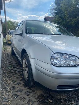 VW Golf 1.6 FSI benzín - 2