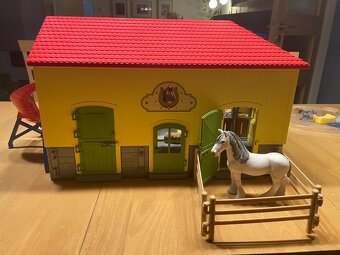 SCHLEICH 42485 Horse Club Koňská stáj - 2