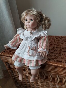 Panenka porcelánová 45 cm. - 2