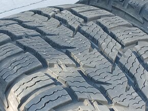 Zimní pneu Nokian 215/60/17C vzorek 7mm - 2