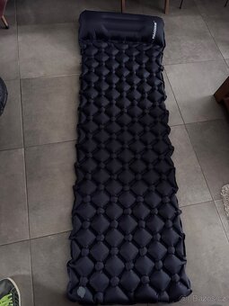 (Samo)nafukovací karimatka 190x60x5 cm včetně polštáře - 2