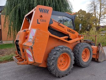 Locust L 1203 smykový nakladač - 2