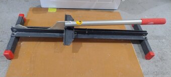 Řezačka na lamino plovouci podlahy - 2