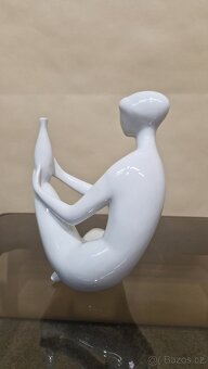 DÍVKA S VÁZOU J. FOREJTOVÁ (ROYAL DUX) - 2