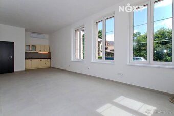 Pronájem komerční Obchodní prostory, 77㎡ - 2