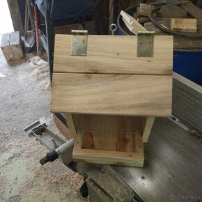 Krmítko se zásobníkem - 2