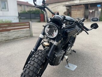 Yamaha MT01 - 2