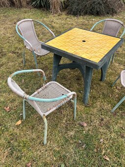 Zahradní nábytek 4 židle +stůl - 2