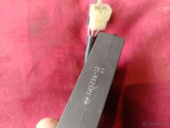 Regulátor napětí SH579-12 - 2