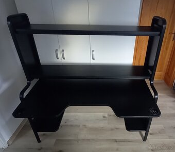 Černý pracovní stůl - 2
