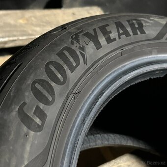 Letní pneu 235/45 R18 94W GoodYear 5mm - 2