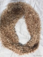 Prodám dámské doplňky(šály,čepice,kabelky,hodinky) - 2