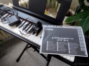 Piano Yamaha Piaggero NP-12 skvělý stav - 2