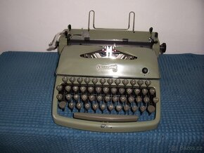 Starý kufříkový německý psací stroj Rheinmetal - 2
