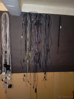 Kabely různé napajecí 230 V ale i audio video - 2