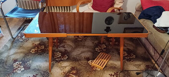 JIŘÍ JIROUTEK konferenční stolek s opaxitovou deskou. - 2