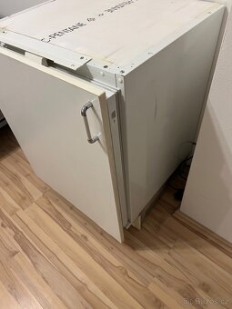 Lednička Whirlpool ARG 597 skoro v ideálním stavu - 2