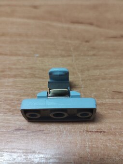 Úchyt sluneční clony - 2