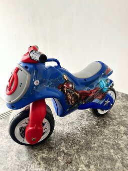 Odrážedlo Avangers Injusa - 2