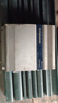 2x Zesilovač k Subwooferu Pioneer + Carpower 14002 - 2