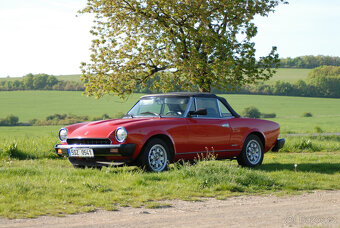 FIAT 124 SPIDER PININFARINA - 2